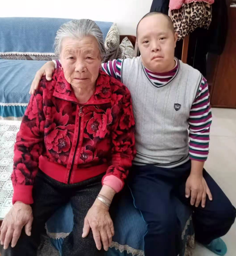 曾经那个又聋又哑的唐宝宝,现在过得怎么样?