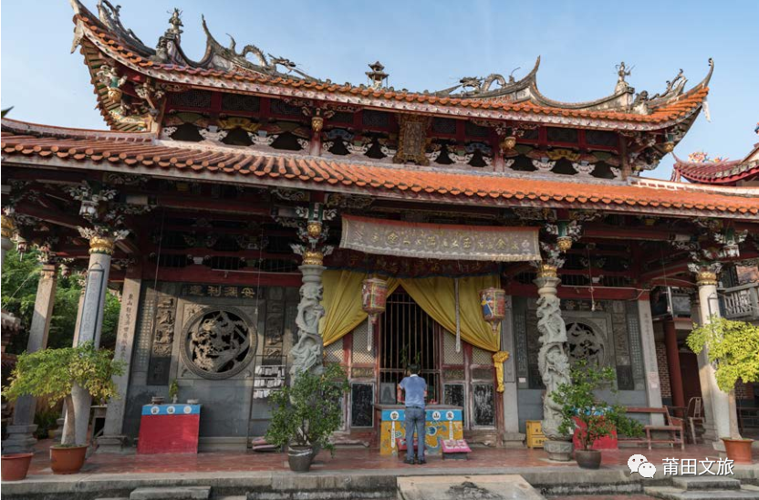 妈祖行宫,俗 称东岩山妈祖宫,位于报恩寺南侧.