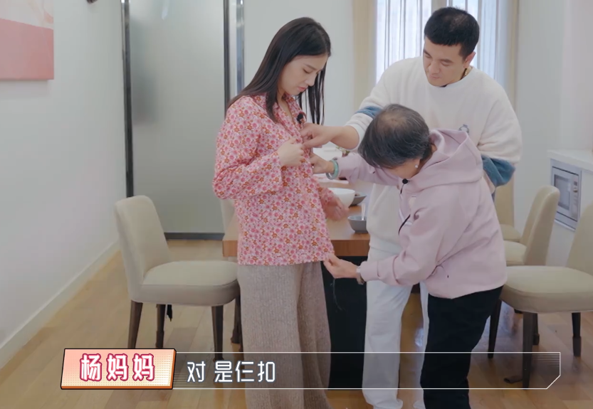 妈妈穿内衣做家务照片_妈妈做家务图片(3)