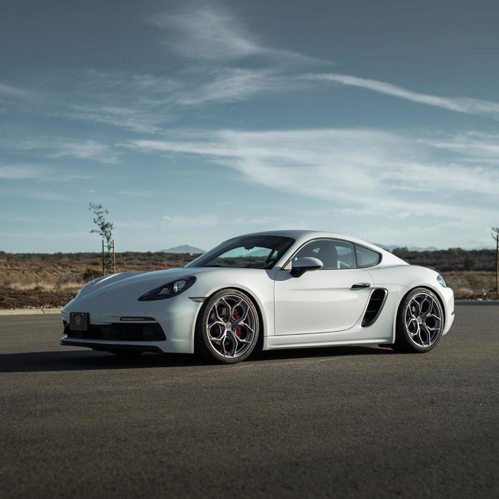 保时捷718,虽然是入门级,但该当爹还是得当