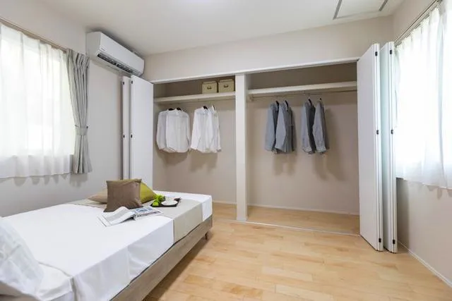 卧室不要装传统大衣柜了,如今流行这样装!