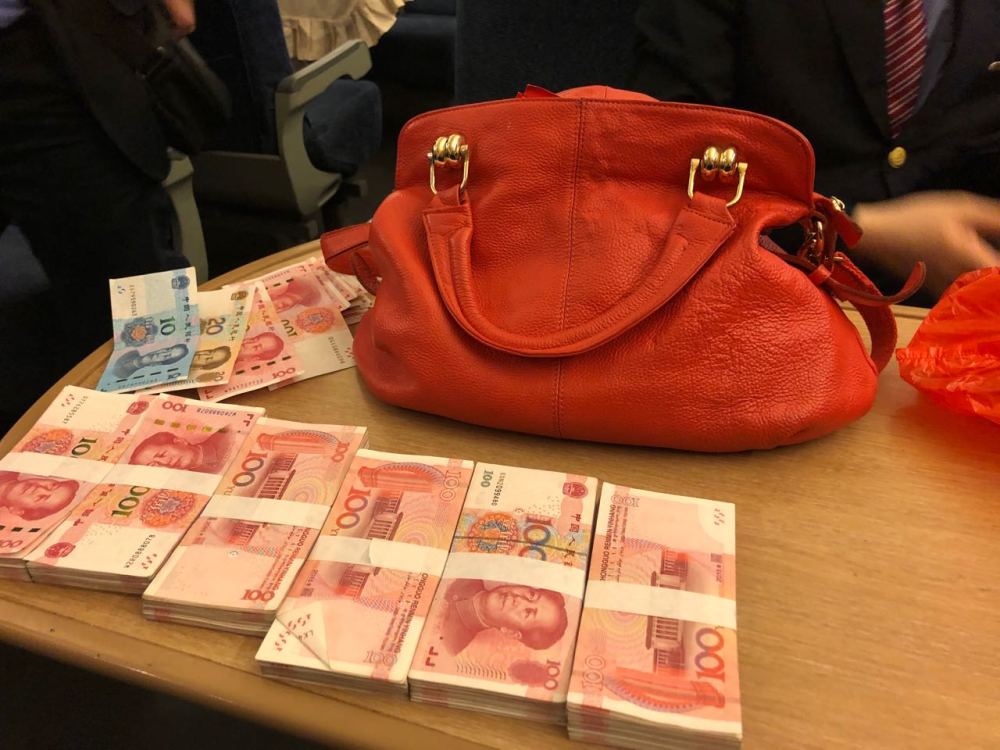 老两口高铁上遗失6万5千元现金,乘警2小时归还