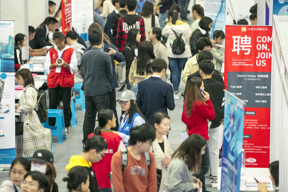 月薪三千雇不到农民工,却能雇大学生:教育内卷,就是让