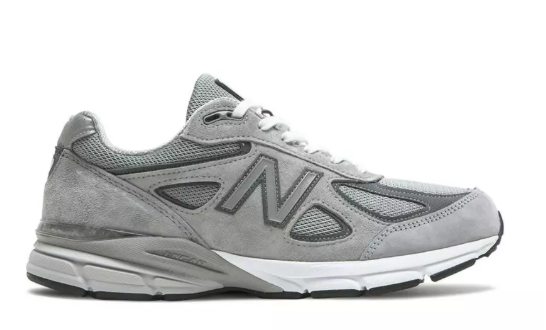 5 new balance 990v5发售价:1899颜值:8分 脚感:8分大约正是在两年前