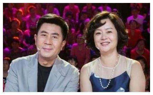 老戏骨郭凯敏一婚和张芝华恩爱十年,二婚转身娶尤勇前妻刘晓春,后来