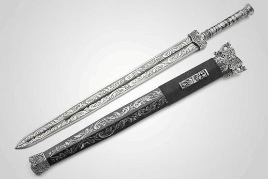 三国兵器有多重据说吕布扛着半个人刘备拿着半块砖