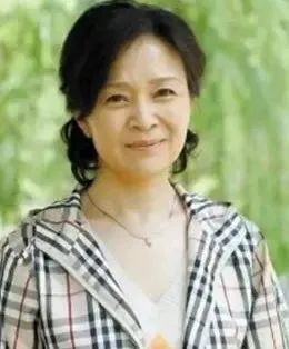 娱圈揭秘:"妈妈专业户"刘莉莉:高龄产子后放弃事业,老公是我们熟悉的