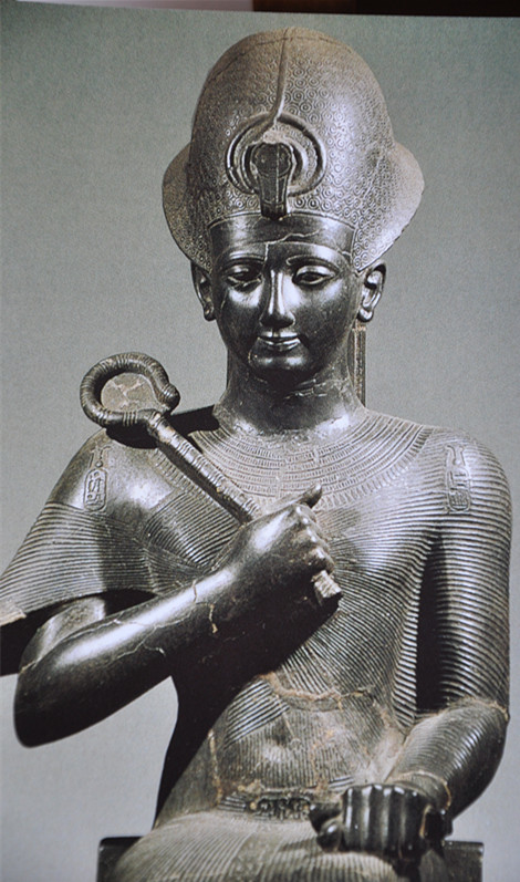 在人均寿命30多的古埃及,自己活了90岁,超长待机的法老拉美西斯二世