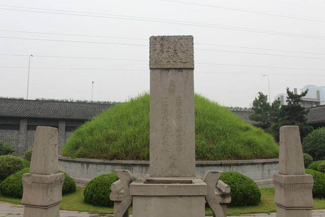 李鸿章墓被炸开,发现2块近30斤金砖,专家鉴定后很心痛