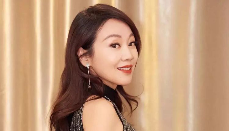 春晚红人孙涛,为何红了25年无绯闻,看他背后的妻子是谁就知道了