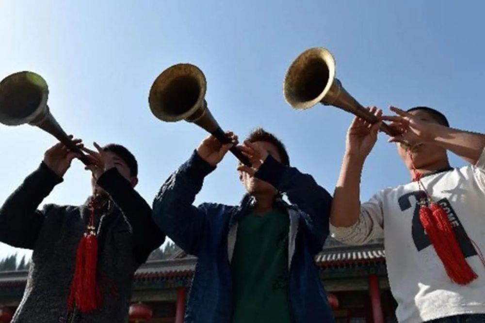 大体可分为三个派系:一是环县,宁县,合水,正宁等地的木杆,竹杆唢呐