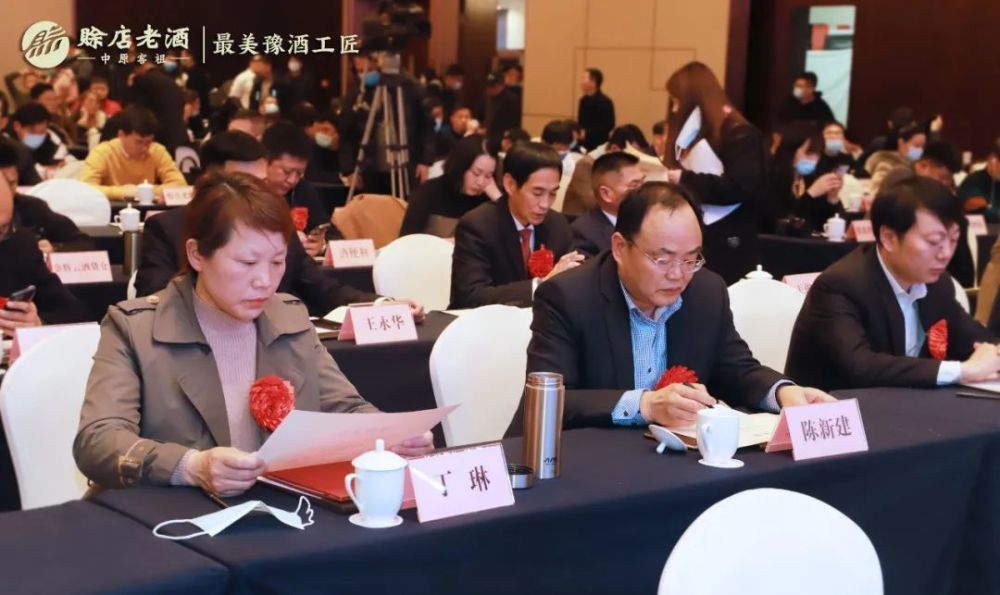匠人 匠心传承工匠精神,赊店老酒再诞"最美"双子星