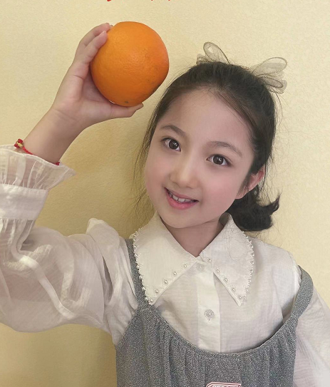 好久没见到的童星长大了,刘楚恬成小女神,阿拉蕾两幅面孔!