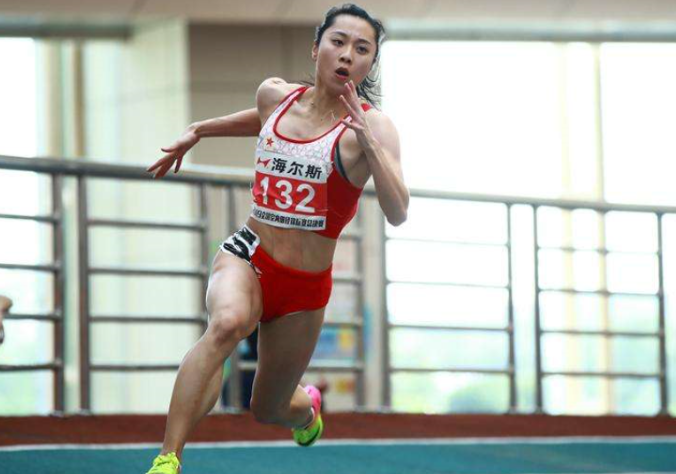 中国最美短跑女神,身材傲人,肚皮总有块"遮羞布,原因引争议