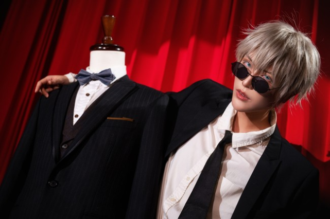 coser@oni@yao给我们带来了《咒术回战》夏油杰&五条悟的西装cosplay