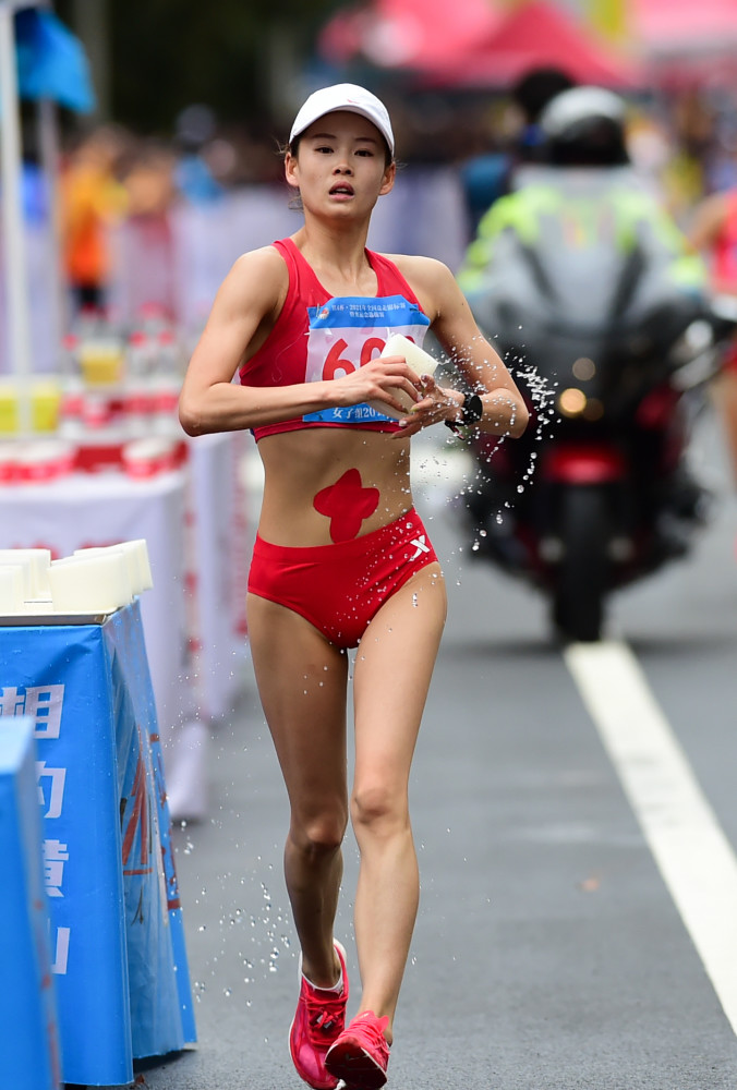 (体育)全国竞走锦标赛:杨家玉,刘虹打破女子20公里竞走世界纪录(2)
