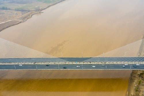 这段大堤东起济南建邦黄河大桥,西至齐河黄河大桥,绵延达30