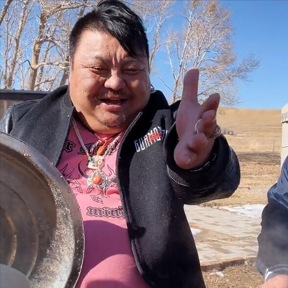 泡泡龙离世,这些网红吃播依旧暴饮暴食,身体状况令人担忧