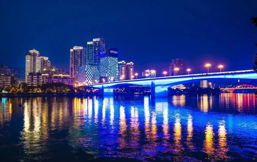 航拍柳州夜景,明明是广西最有钱的城市,为什么游客很少来这旅游