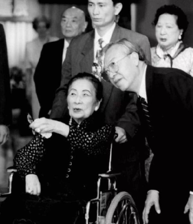 宋霭龄大女儿在宋美龄去世后,宣布其银行存款!说出来你可能不会信