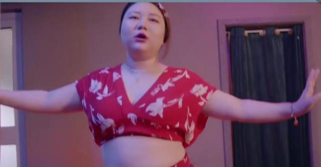 杨天真晒泳装照