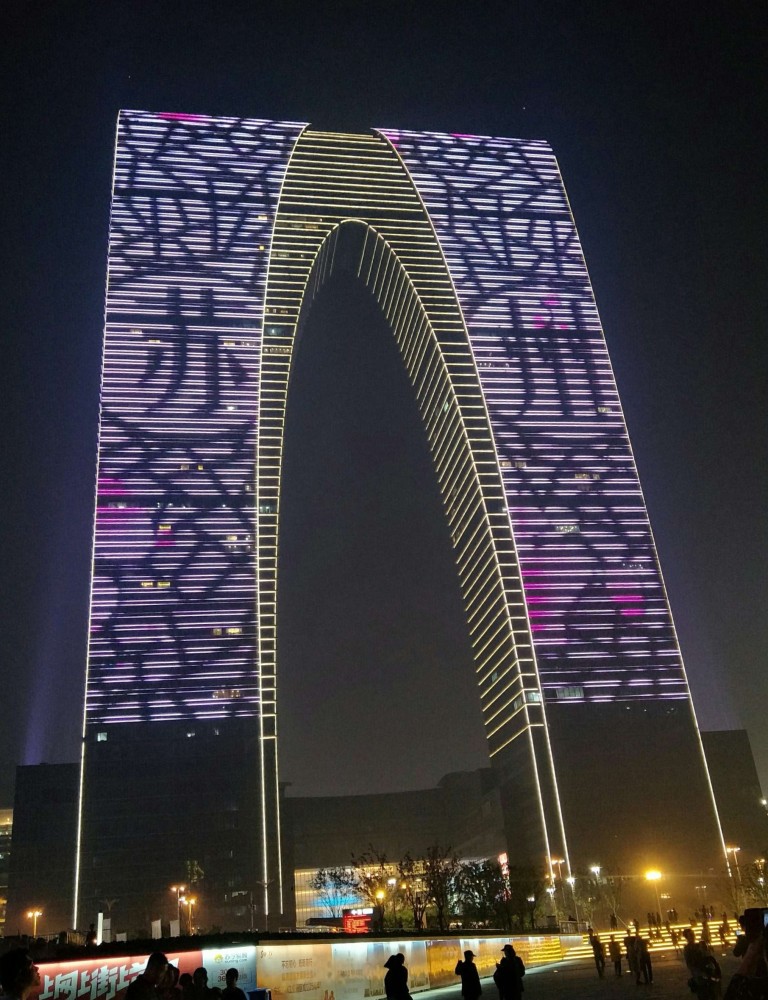 杭州竟然建了一个和苏州东方之门一样的杭州之门不过裤子是裤管朝上