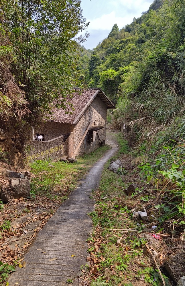 三游平远儒地石臼群小溪古桥梯田炮楼等山村美景真不错