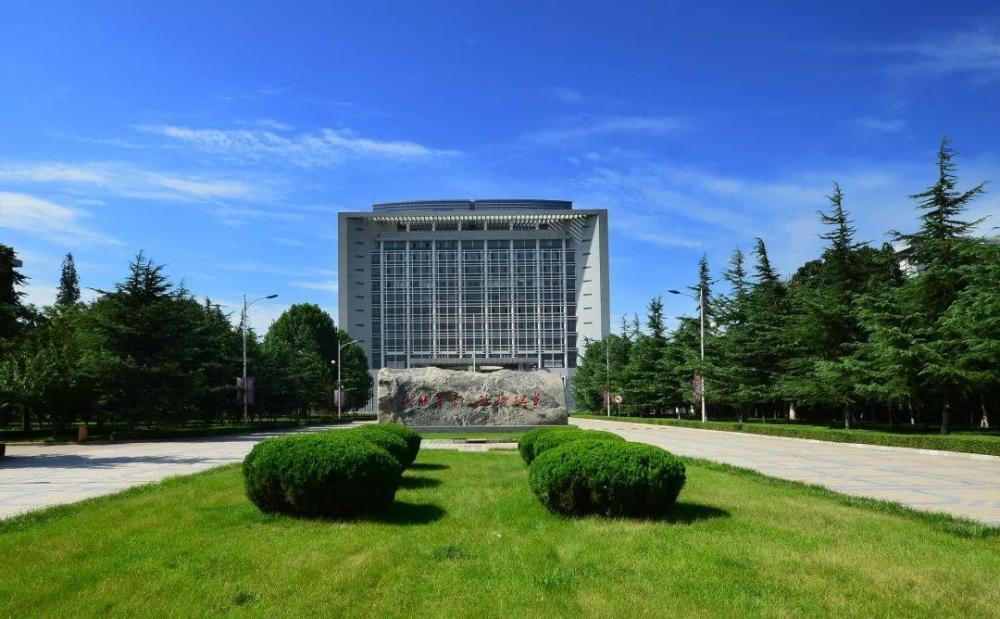 单位, 学校拥有全日制在校生15000余名,教职工1000余名,设有汽车工程