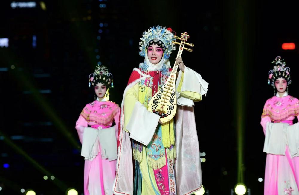 广州塔下演绎四大美女传奇,广州粤剧名家"致敬芳华"