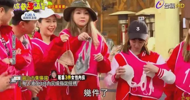 亲嘴脱内衣内裤_帮美女解内衣内裤亲嘴(2)