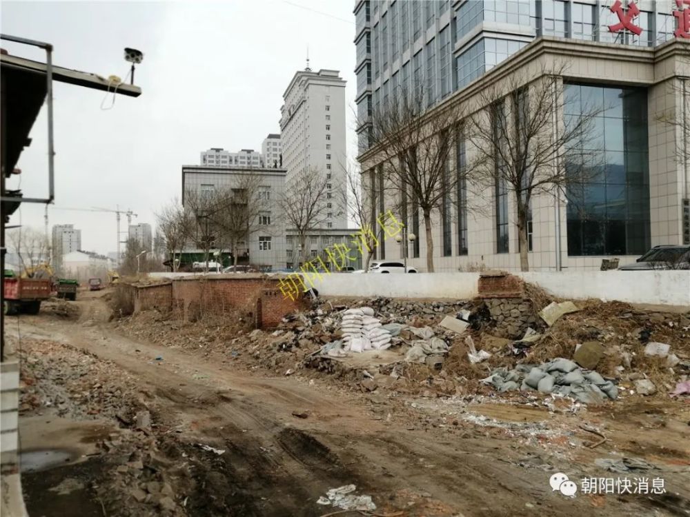 下面是当时改造前的公示文件 因为朝阳八宝环境差 道路差 雨天积水