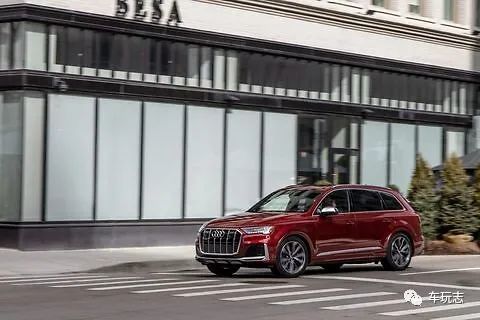 2020款奥迪sq7:为了给同堂兰博基尼让步所以没有rsq7