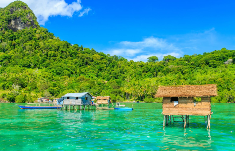 马来西亚最值得去的地方,以海岛著称,是极佳的潜水圣地