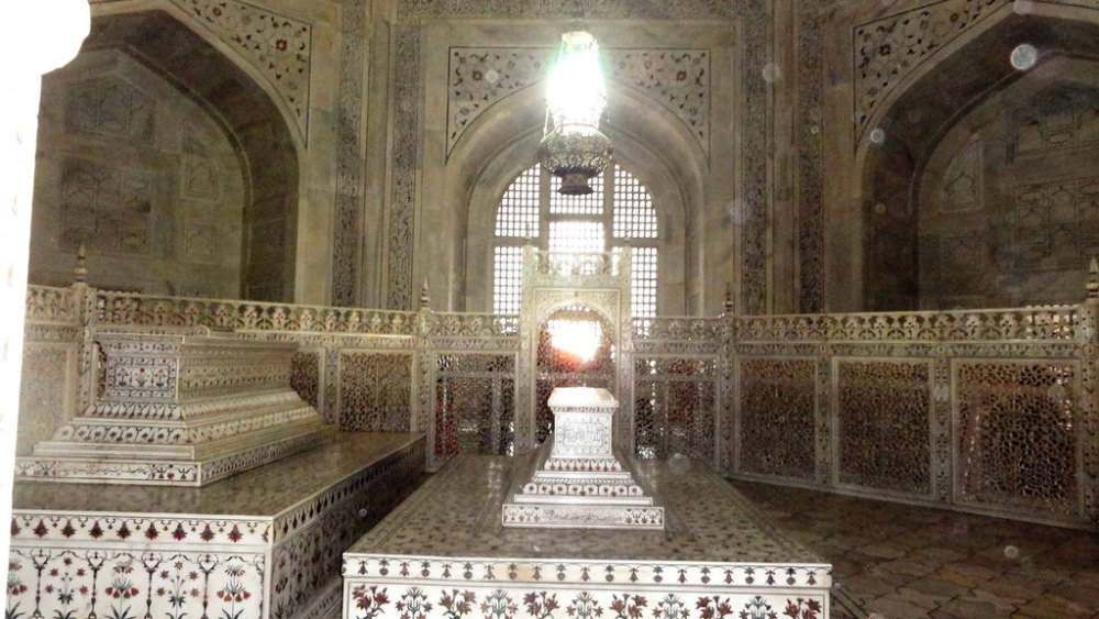 融合了印度,波斯和伊斯兰风格的印度泰姬陵,体现了爱与融合