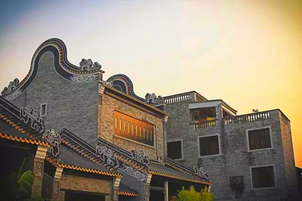广州有座岭南文化古镇,距今已经800多年历史,内有100多座古祠堂