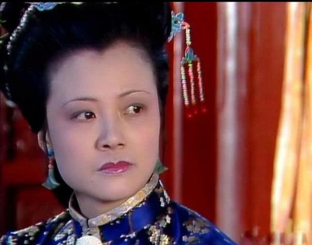 尤氏与李纨的一场聊天,撕开了荣国府的虚伪面纱