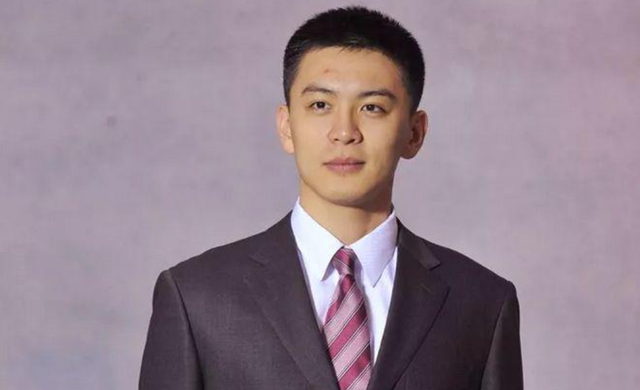 明明可以靠脸却偏偏靠才华,被誉为统一男女审美的男人,杨鸣