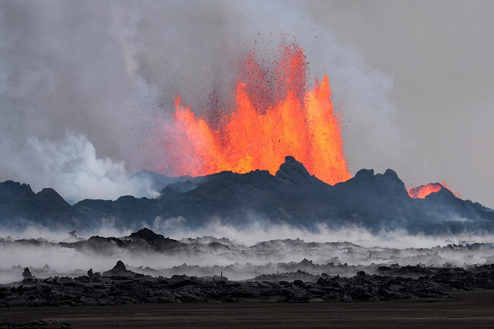 冰岛火山再次爆发,全球休眠火山在加速复苏,或跟小冰期有关