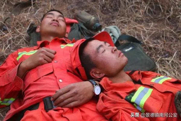 世界睡眠日:那些专属于军人的睡姿