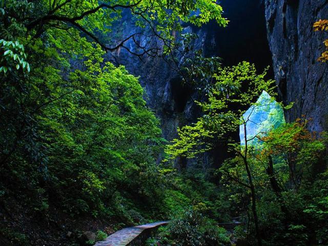 "荆南雄镇,楚蜀屏翰",咸丰县旅游资源丰富,景点众多