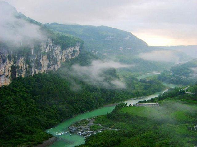 "荆南雄镇,楚蜀屏翰",咸丰县旅游资源丰富,景点众多