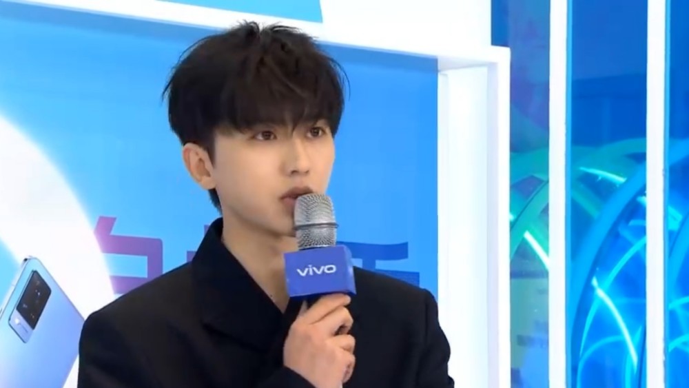 组图蔡徐坤vivos9系列代言现场照