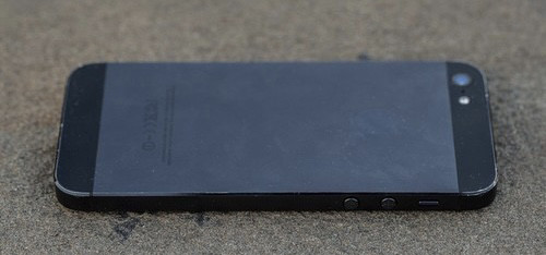 网友吐槽iphone12绿了屏幕橙了边框