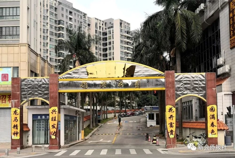 还有巷里小区牌楼,牌坊应运而生,会城兴基里,东来里,龙兴花园,大泽