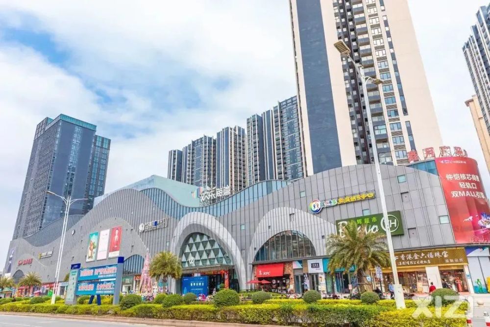 鑫月广场欢乐海湾购物中心广东省惠州市惠城区金湖路1号正东方向120米