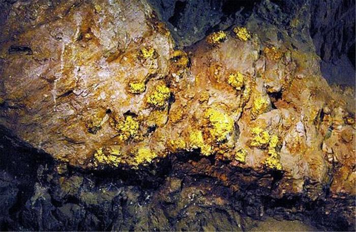 中国发现一座金矿,矿脉长达500里,引来各国竞相争抢