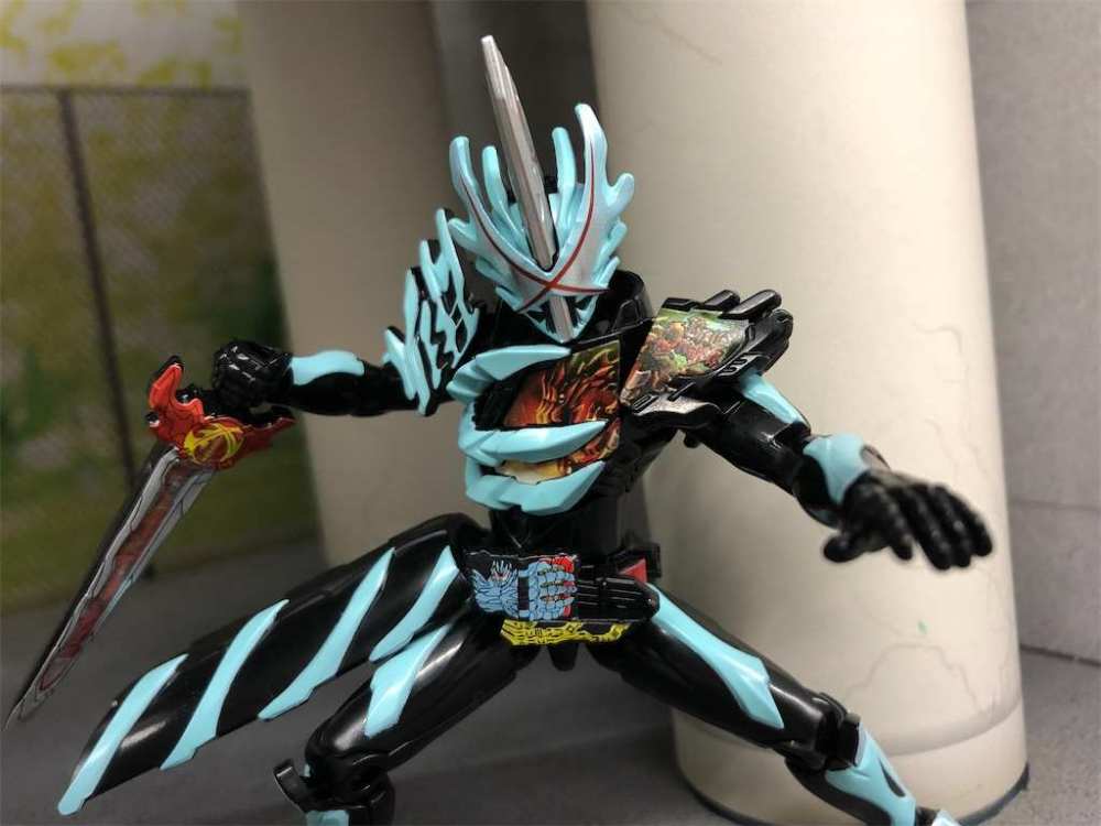 假面骑士盒蛋:远古龙与元素龙