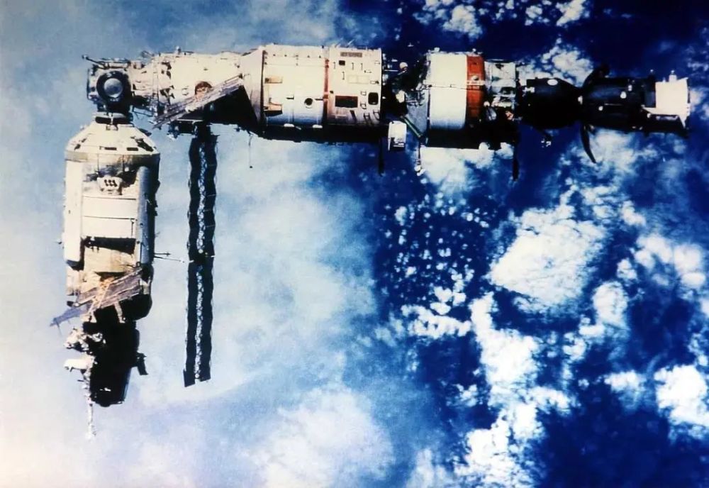 和平号空间站丨星空探索的先驱,逐梦太空的传奇
