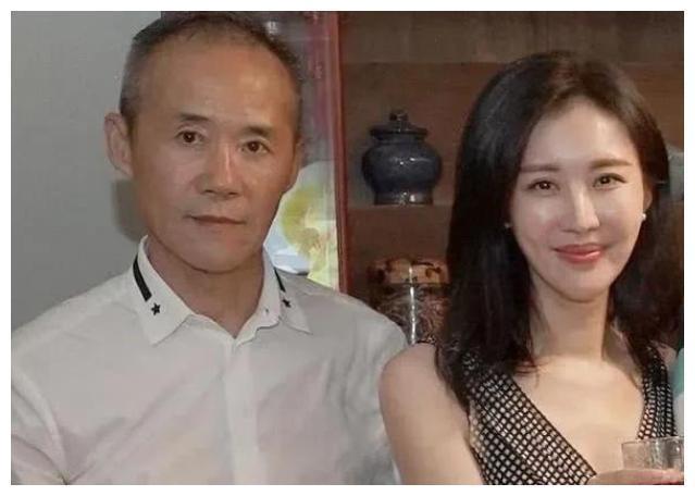 王石的现任老婆田朴珺:中国人没有素质,缺少礼仪