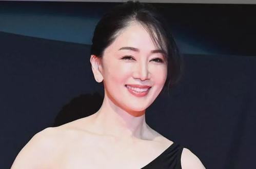 日本52岁阿姨夺得选美大赛冠军,身材绝美,是做了这项运动